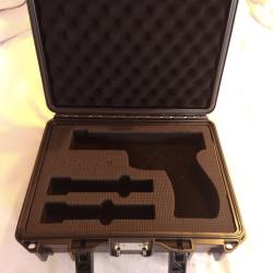 Malette pistolet, arme de point, fermeture &agrave; code. &Eacute;tanche antichoc
