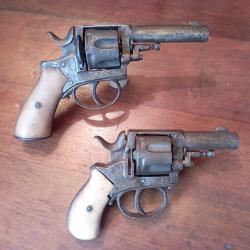 Lot de deux revolvers en 380 &agrave; compl&eacute;ter et restaurer.