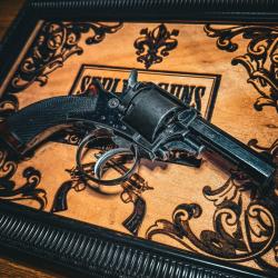 BEAU .380 WILLIAM TRANTER TR&Egrave;S RARE DANS CE CALIBRE !