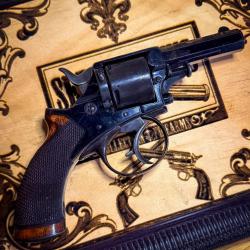 REVOLVER W. TRANTER "PATENT" cal. .380 - N&deg; 50119 - Tr&egrave;s rare - Superbe &eacute;tat / bronzage d'origine.