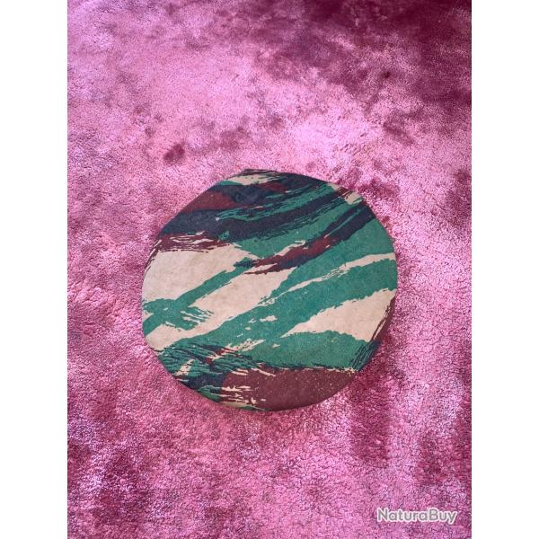 B�ret camoufl� taille dans une toile de tente 54 . R�cup�re en brocante en Meuse (55)