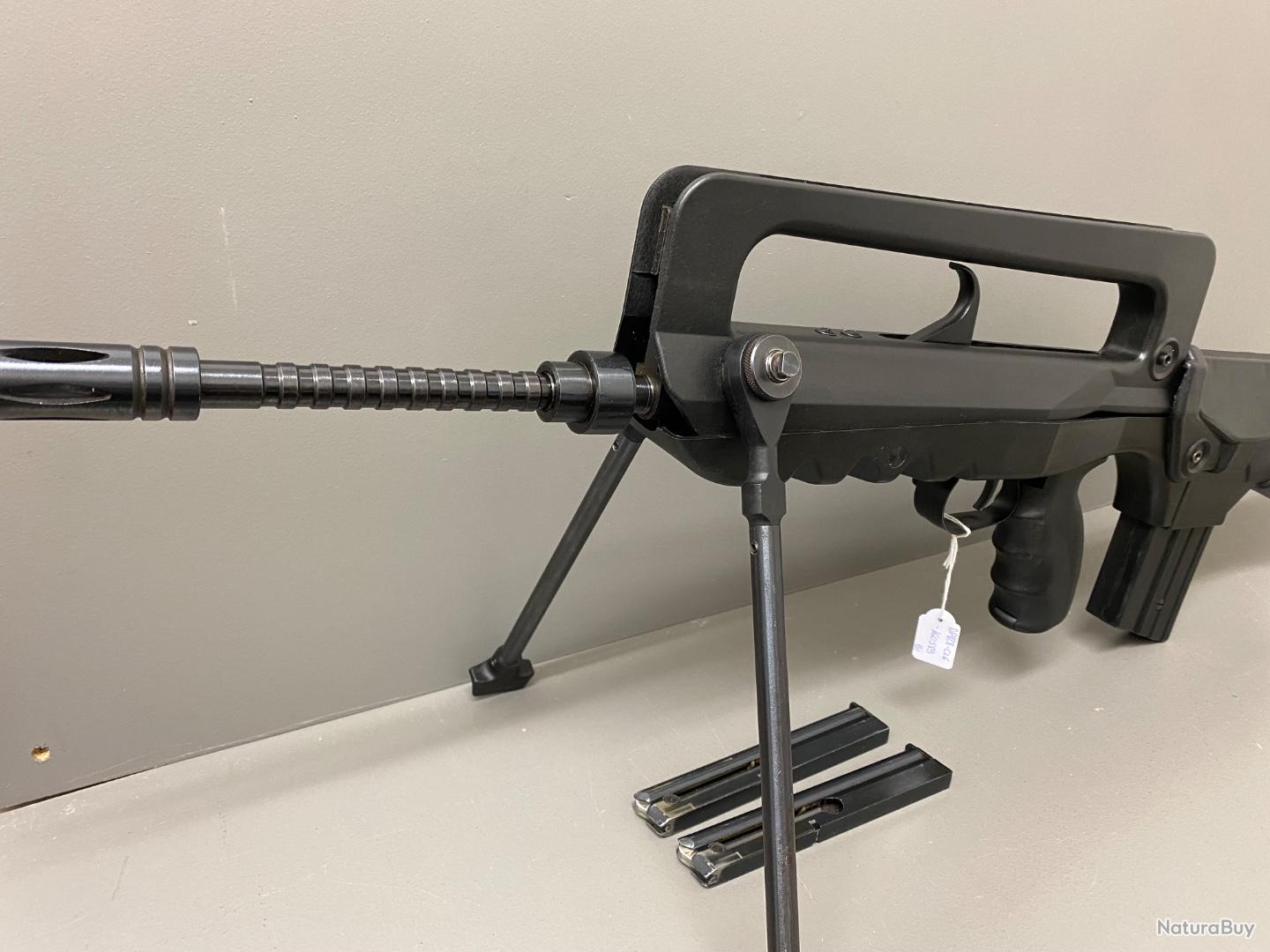 famas-unique-mod-le-f11-calibre-22lr-avec-deux-chargeurs-avec-bipied