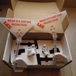 Distributeur automatique d'amorces LEE  " amorces Small and Large " mod&egrave;le 90997