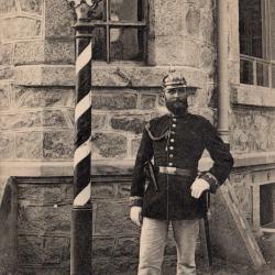 CPA - LA SCHLUCHT. Gendarme allemand au poteau fronti&egrave;re -N&deg;7182