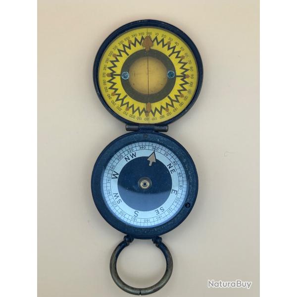 Boussole en laiton ancienne