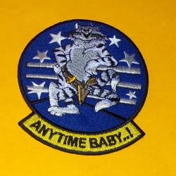 TISSU PATCH : TOMCAT , ANYTIME BABY ..! , DIAMETRE 9 CM , BON ETAT VOIR PHOTO . POUR TOUT RENSEIGNEM