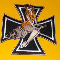 TISSU PATCH :  CROIX DE BIKER  , DIAMETRE 10 CM , BON ETAT VOIR PHOTO . POUR TOUT RENSEIGNEMENT ME C