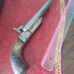 Pistolet &agrave; coffre double canon XIXe cat&eacute;gorie D