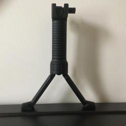 Poign&eacute;e Bipied retractable pour rail 20 a 22 mm