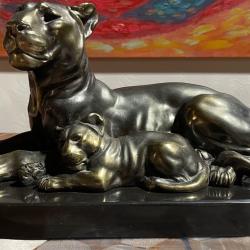 La lionne et son lionceau support en marbre