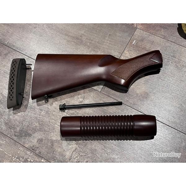 Crosse et pompe en noyer compl�te pour Mossberg 500/590
