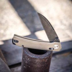 Couteau Skallywag Tactical Porpoise Wharncliffe Lame Acier N690 Black SW Manche G10 Tan SKW67513