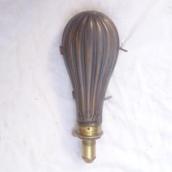 311- tr&eacute;s belle poire a poudre  montgolfi&egrave;re , d'&eacute;poque , belle patine