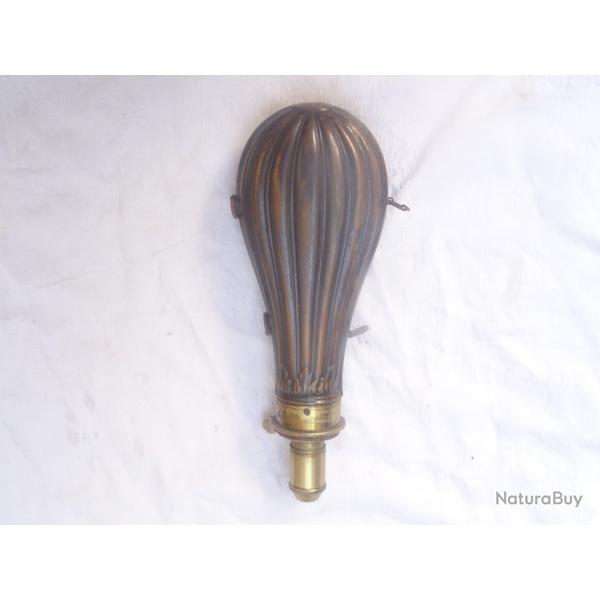 311- tr�s belle poire a poudre  montgolfi�re , d'�poque , belle patine