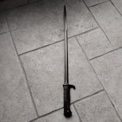 Ba&iuml;onnette MAUSER 1&egrave;re guerre mondiale. Marqu&eacute; WK et C SOLINGEN. L. lame : 52,5 cm