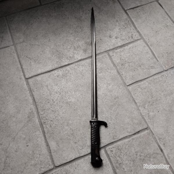 Ba�onnette MAUSER 1�re guerre mondiale. Marqu� WK et C SOLINGEN. L. lame : 52,5 cm