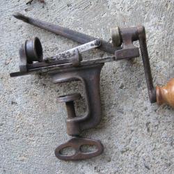 UN SERTISSEUR MANUFRANCE CAL 16 Y