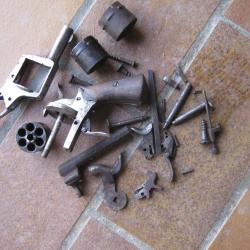LOT PIECES DETACHEES POUR REVOLVER A BROCHE COLLECTION