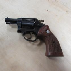 Revolver de marque TAURUS, mod&egrave;le 95, calibre 38 sp&eacute;cial