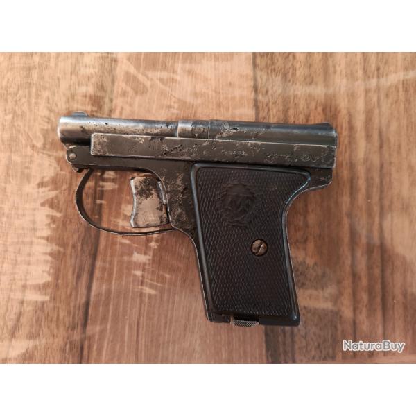Pistolet le fran�ais Manufrance 6,35