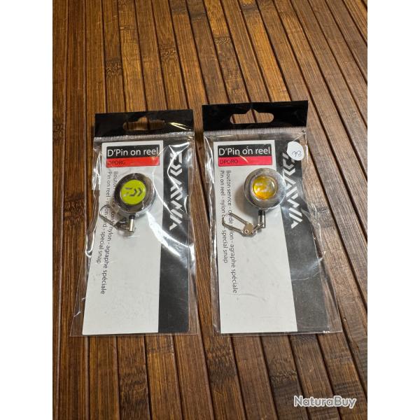 LOT P�CHE 2 DAIWA PIN-ON REEL RETRACTOR ORANGE ET GREEN