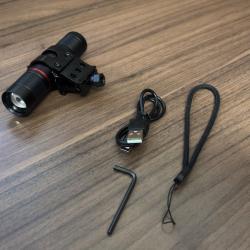 Lampe tactique led sur rail Picatinny d&eacute;port&eacute;