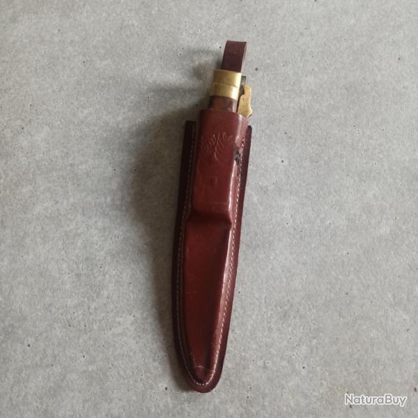 Couteau � ouverture assist�e, grande lame sans marquage, poign�e bois et �tui cuir ab�m� sur un c�t�
