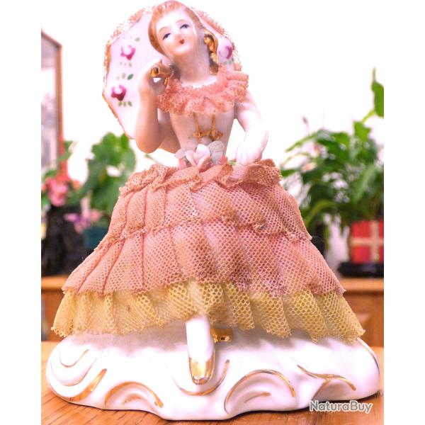 JOLIE DAME DE LA COUR EN PORCELAINE EMAILLEE POUR COLLECTION OBJETS DIVERS - A PLACER SOUS VITRINE
