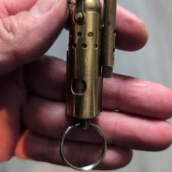 briquet temp&ecirc;te en laiton fonctionnel