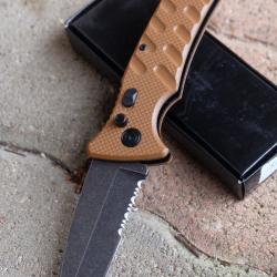 Couteau A/O Lame Tanto Acier 440 Combo Manche Brown FRN Button Lock Clip Tactic Desert Storm