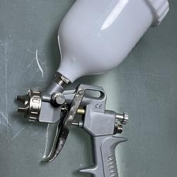 PISTOLET A PEINTURE par gravit&eacute;