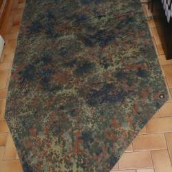 1/2 TOILE DE TENTE DE L'ARMEE ALLEMANDE EPOQUE APRES GUERRE , 2 SOLDATS AVAIENT CHACUN UN 1/2 DE TEN