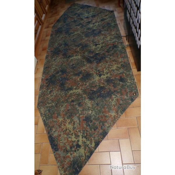 1/2 TOILE DE TENTE DE L'ARMEE ALLEMANDE EPOQUE APRES GUERRE , 2 SOLDATS AVAIENT CHACUN UN 1/2 DE TEN