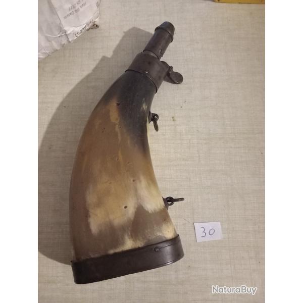 Poire a poudre en corne