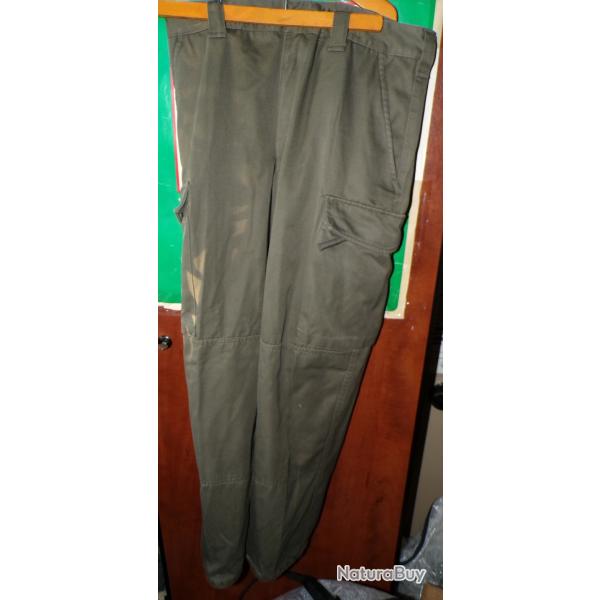 PANTALON DE TREILLIS  MILITAIRE DE COULEUR KAKI , ARMEE ETRANGERE  ,TAILLE MILITAIRE 84 SOIT TAILLE