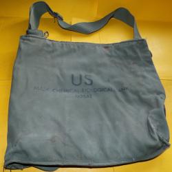 ARMEE AMERICAINE  : HOUSSE DE MAG M25A1 AVEC SANGLES , AVEC TAMPON SUR LE SAC  ,  VENDU EN BON ETAT