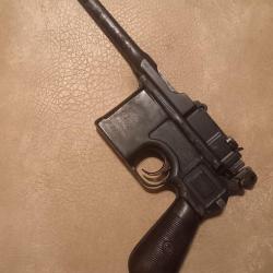 MAUSER mod&egrave;le C 96 et son &eacute;tui fait maison