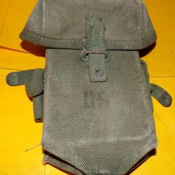 ARMEE AMERICAINE U.S : PORTE MAGASINS POUR  M 14, TAMPON DANS LE RABAT PAS LISIBLE  , VENDU EN BON E