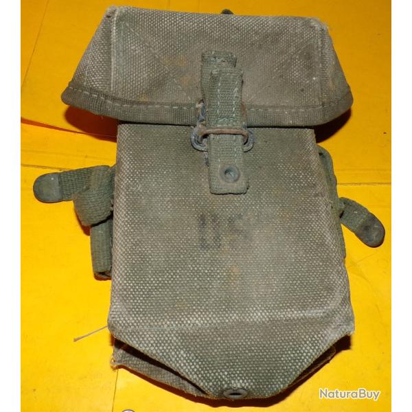 ARMEE AMERICAINE U.S : PORTE MAGASINS POUR  M 14, TAMPON DANS LE RABAT PAS LISIBLE  , VENDU EN BON E