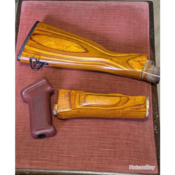 Crosse et poign�e AK47 AK74