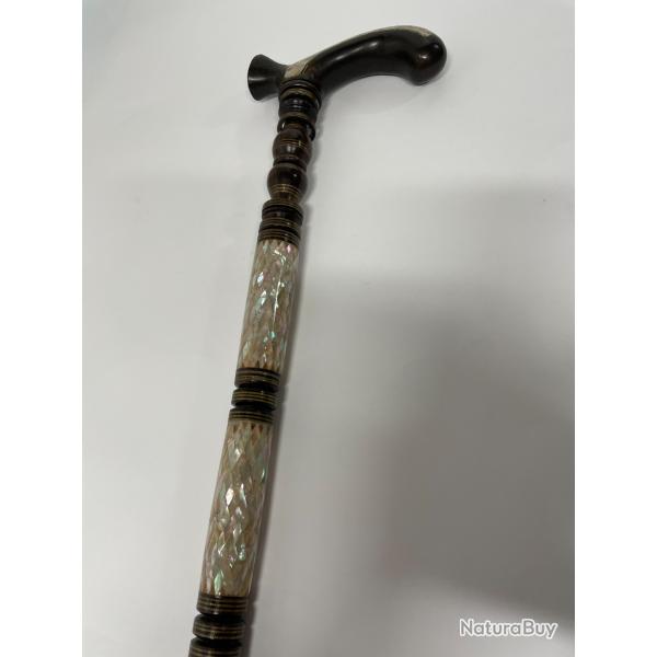 Canne de marche incrust�e de nacre, origine Bahrein