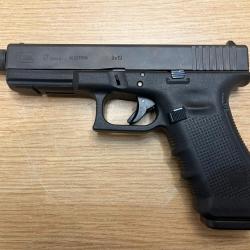 Glock 17 gen4 cal 9mm avec sa mallette et deux chargeurs en excellent &eacute;tat !