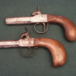 Deux pistolets &agrave; percussion - Calibre 11 et 13mm (A602)