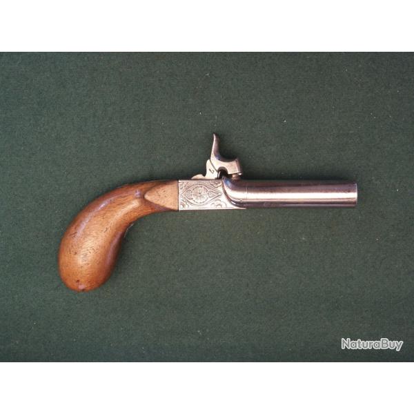 Pistolet � percussion � deux canons avec superbe gravure (A603)
