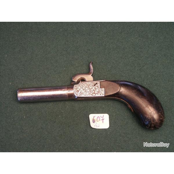 Pistolet Belge avec jolie gravure sur le coffre et chien "dauphin" (A607)