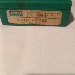 Jeu de deux outils de rechargement RCBS 7&times;57  ; avec shell holder