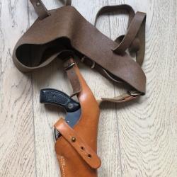 Holster universel d'&eacute;paule Gil Holsters