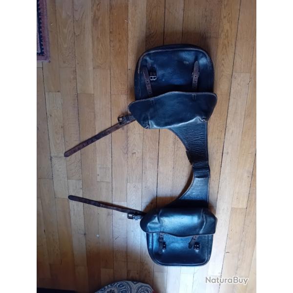 FRANCE WWI Paire de sacoches de selle cavalerie officier noir.