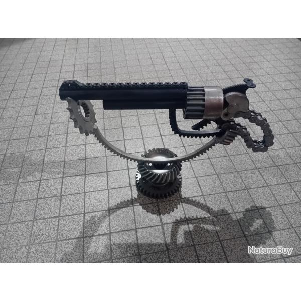 Sculpture r�plique de r�volver ou colt