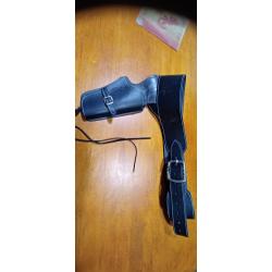 Ceinturon noir avec holster cowboy